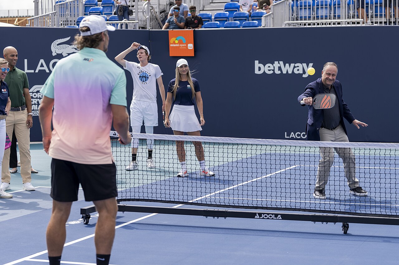 A Friendly Guide to Wheelchair Pickleball Rules and Play